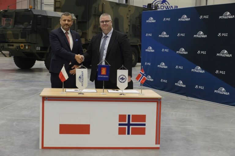 PrezesPITRadwar_i_IntegratedDefence-768x513.jpeg